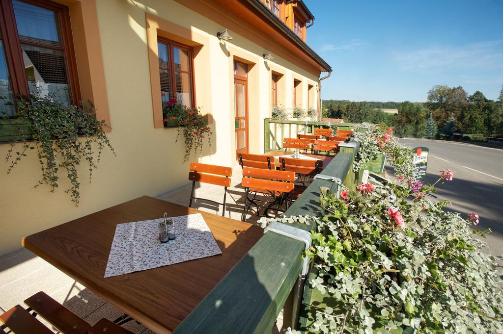 Hostinec U Hubalku Kostelec nad Orlicí Exteriör bild